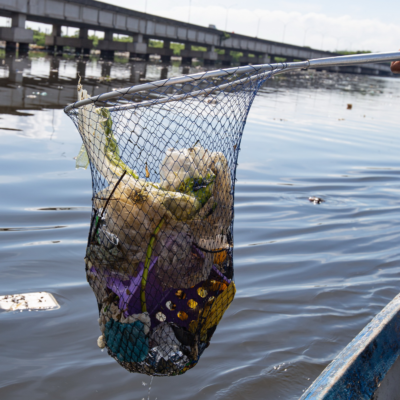 100 toneladas de lixo serão retiradas da Baía de Guanabara